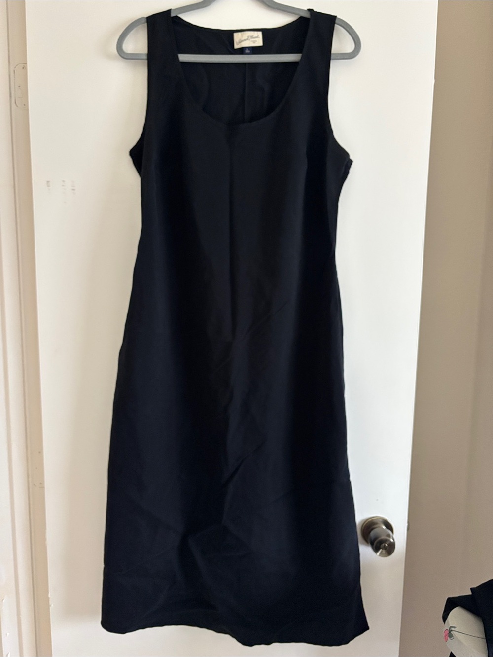 Universal Thread Black Sleeveless Midi Shift Dress